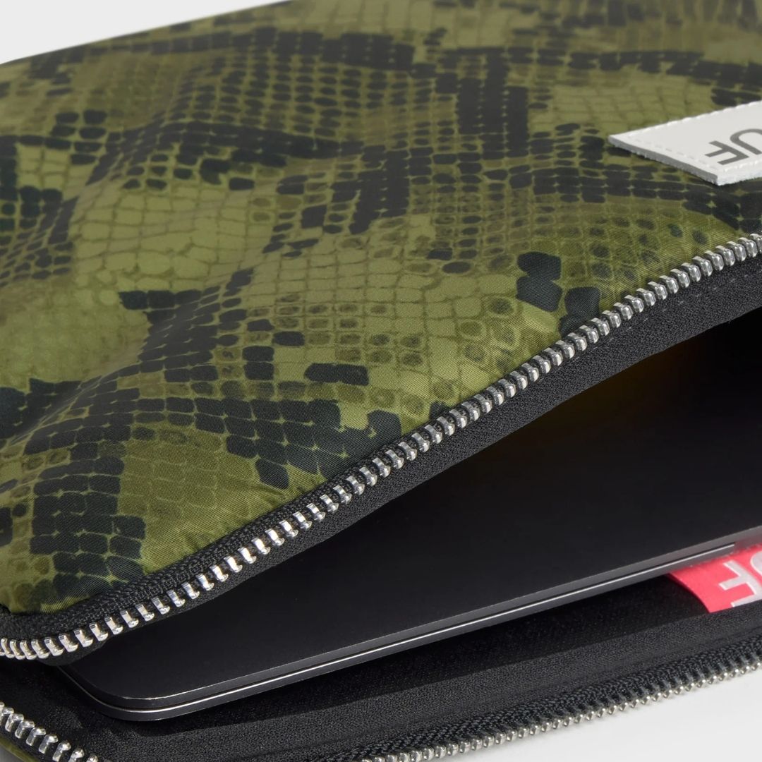 laptop sleeve snake